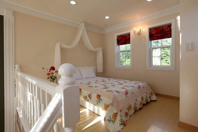 Imagen de la habitación del Hotel Dvor Pension. Foto 17