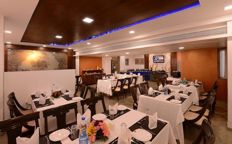 Imagen del bar/restaurante del Hotel Dwarikadish Lords Eco Inn Dwarika. Foto 2