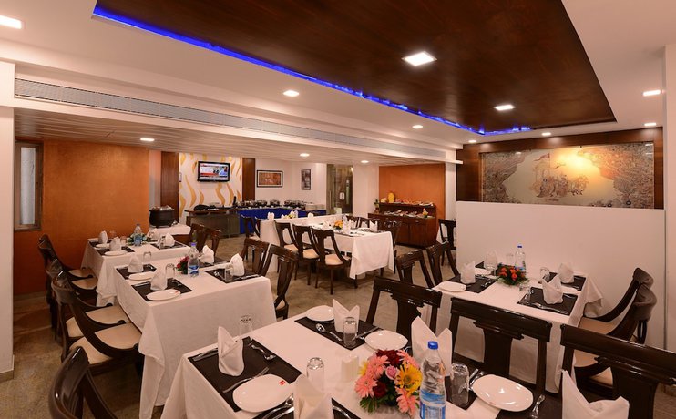 Imagen del bar/restaurante del Hotel Dwarikadish Lords Eco Inn Dwarika. Foto 5