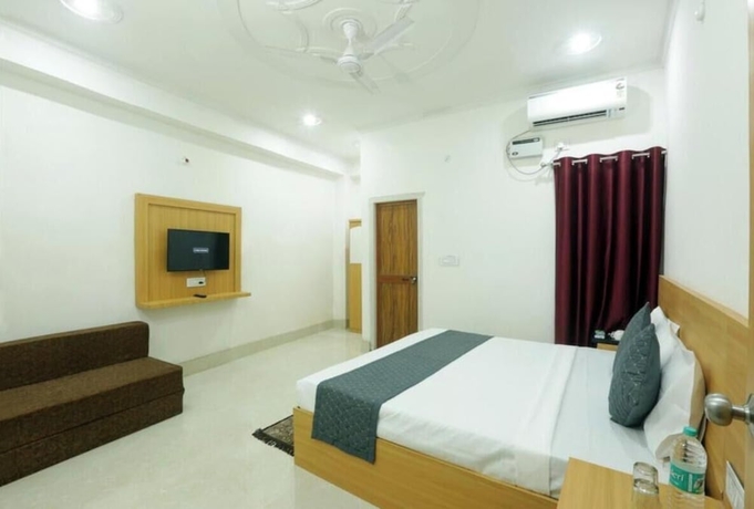 Imagen de la habitación del Hotel Dwarkadhish Plaza. Foto 7