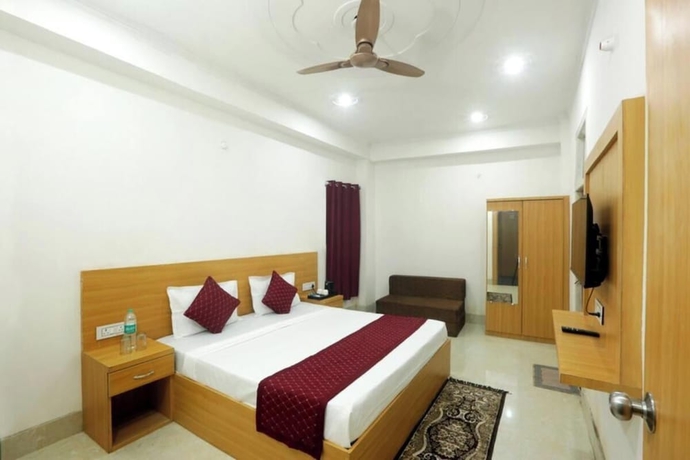 Imagen de la habitación del Hotel Dwarkadhish Plaza. Foto 8