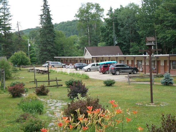 Imagen general del Hotel Dwight Riverside Inn. Foto 2