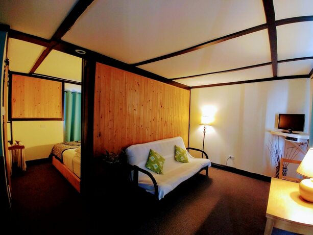 Imagen general del Hotel Dwight Riverside Inn. Foto 8