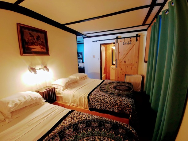 Imagen general del Hotel Dwight Riverside Inn. Foto 9