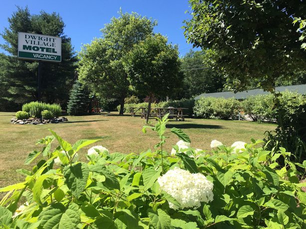 Imagen de los exteriores del Hotel Dwight Village Motel. Foto 13
