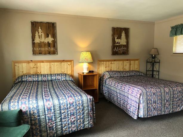 Imagen de la habitación del Hotel Dwight Village Motel. Foto 8