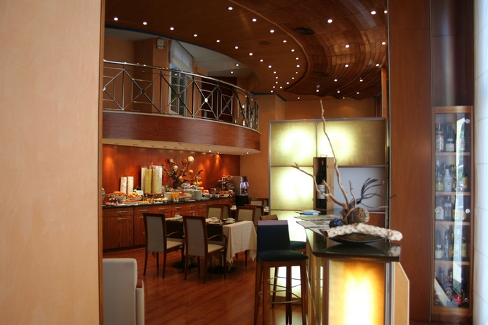 Imagen del bar/restaurante del Hotel Dwo Garbí Mil·lenni. Foto 4