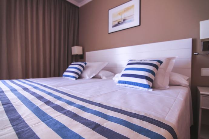 Imagen de la habitación del Hotel Dwo Les Palmeres. Foto 8