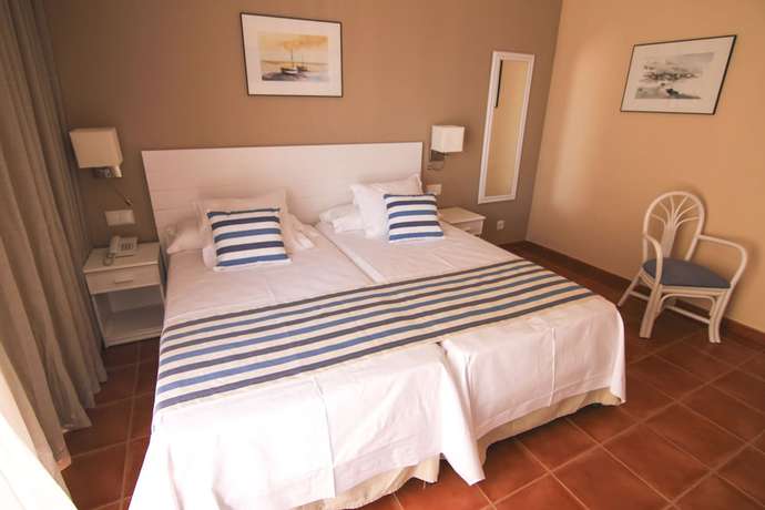 Imagen de la habitación del Hotel Dwo Les Palmeres. Foto 11