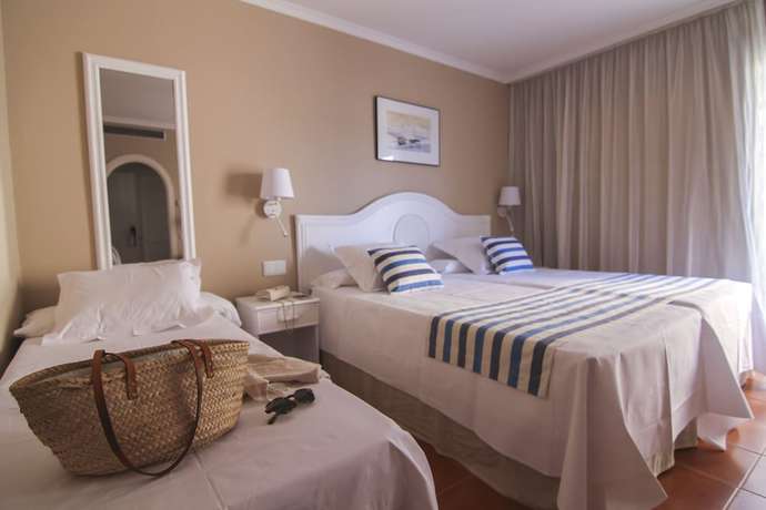 Imagen de la habitación del Hotel Dwo Les Palmeres. Foto 14