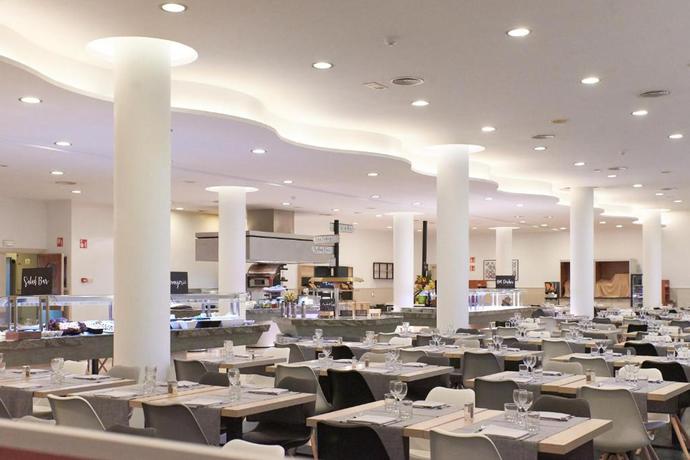 Imagen del bar/restaurante del Hotel Dwo Sirius. Foto 3