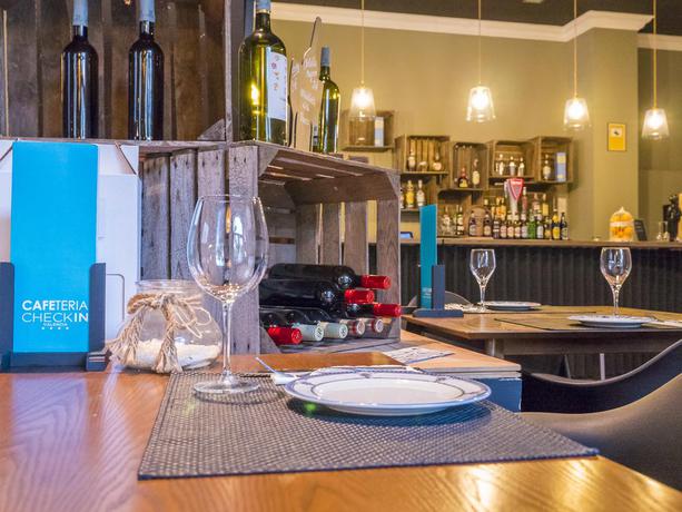 Imagen del bar/restaurante del Hotel Dwo Valencia. Foto 4