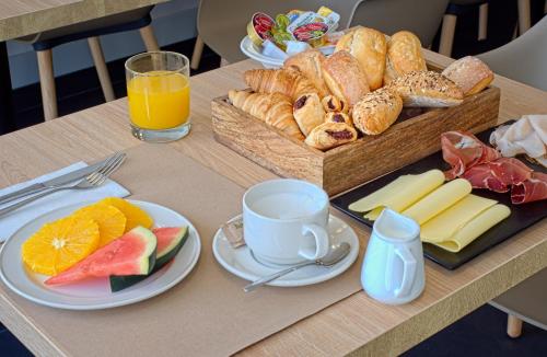 Imagen del bar/restaurante del Hotel Dwo Yuste Alcalá. Foto 2