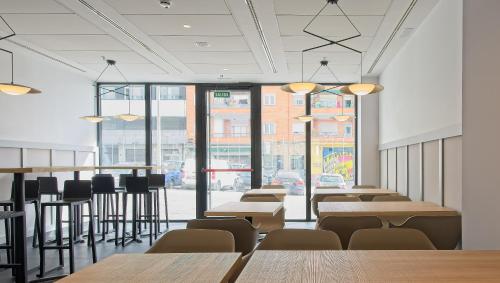 Imagen del bar/restaurante del Hotel Dwo Yuste Alcalá. Foto 5