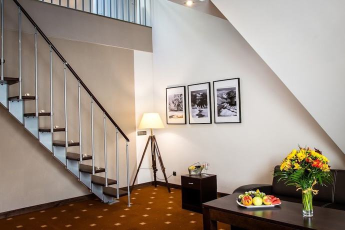 Imagen de la habitación del Hotel Dw&oacute;r Elizy blisko Sky Bridge. Foto 8
