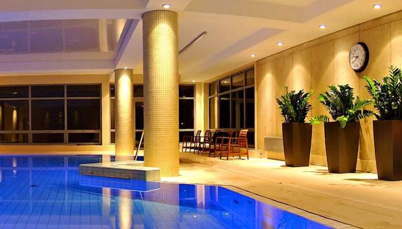 Imagen de la piscina del Hotel Dw&oacute;r Elizy blisko Sky Bridge. Foto 18