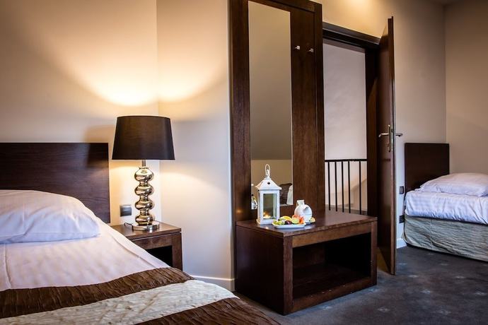 Imagen de la habitación del Hotel Dw&oacute;r Elizy blisko Sky Bridge. Foto 11