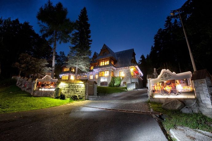 Imagen de los interiores del Hotel Dw&oacute;r Karol&oacute;wka. Foto 13