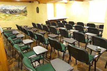 Imagen de los interiores del Hotel Dw&oacute;r Karol&oacute;wka. Foto 14