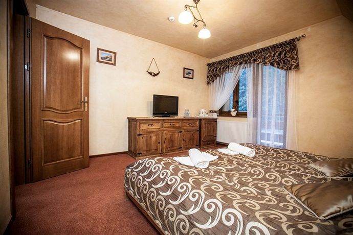 Imagen de la habitación del Hotel Dw&oacute;r Karol&oacute;wka. Foto 3