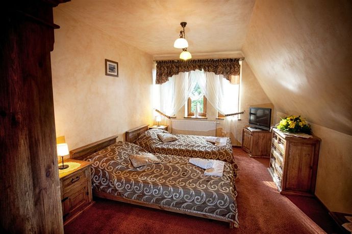 Imagen de la habitación del Hotel Dw&oacute;r Karol&oacute;wka. Foto 7
