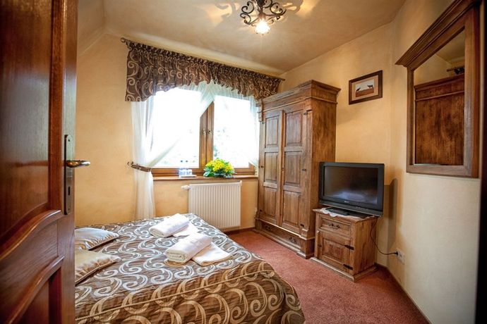 Imagen de los interiores del Hotel Dw&oacute;r Karol&oacute;wka. Foto 16