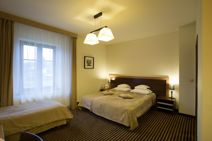 Imagen general del Hotel Dw&oacute;r Kombornia Folwark. Foto 4