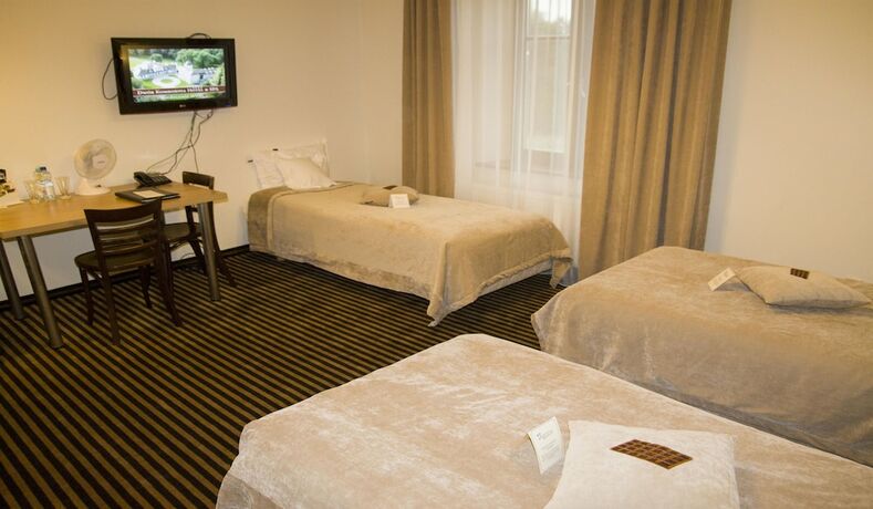 Imagen general del Hotel Dw&oacute;r Kombornia Folwark. Foto 7