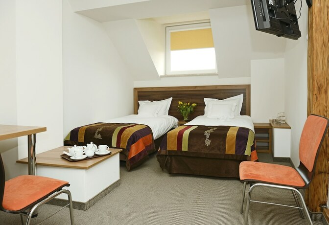 Imagen general del Hotel Dw&oacute;r Kombornia Folwark. Foto 15