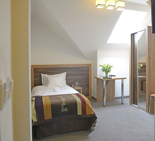Imagen general del Hotel Dw&oacute;r Kombornia Folwark. Foto 16
