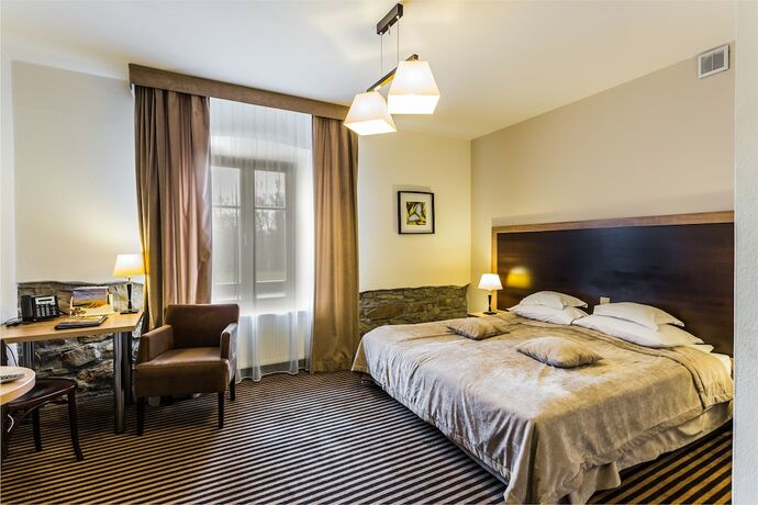 Imagen de la habitación del Hotel Dw&oacute;r Kombornia Folwark. Foto 18