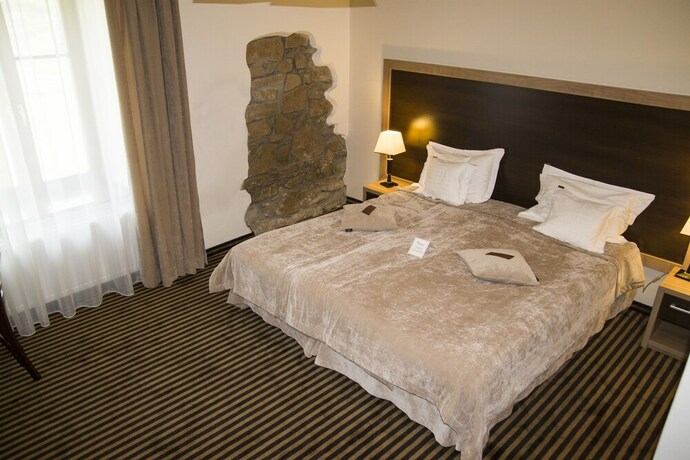 Imagen de la habitación del Hotel Dw&oacute;r Kombornia Folwark. Foto 19