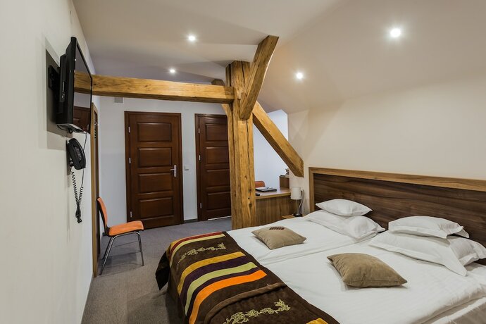 Imagen de la habitación del Hotel Dw&oacute;r Kombornia Folwark. Foto 20