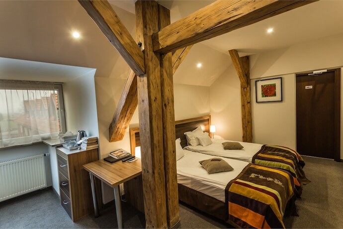 Imagen de la habitación del Hotel Dw&oacute;r Kombornia Folwark. Foto 21