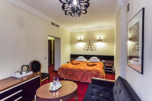 Imagen de la habitación del Hotel Dw&oacute;r Kombornia&spa. Foto 7