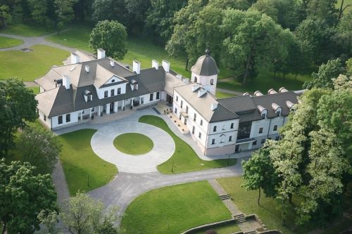 Imagen general del Hotel Dw&oacute;r Kombornia&spa. Foto 2