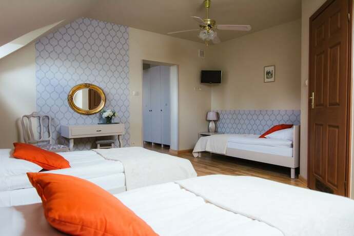 Imagen de la habitación del Hotel Dw&oacute;r Konstancin. Foto 15