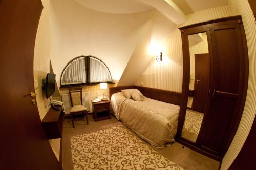 Imagen de la habitación del Hotel Dw&oacute;r Kresowy. Foto 10