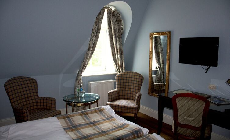 Imagen de la habitación del Hotel Dw&oacute;r Sierak&oacute;w. Foto 11