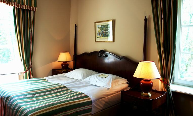 Imagen de la habitación del Hotel Dw&oacute;r Sierak&oacute;w. Foto 13