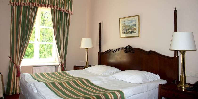Imagen de la habitación del Hotel Dw&oacute;r Sierak&oacute;w. Foto 15