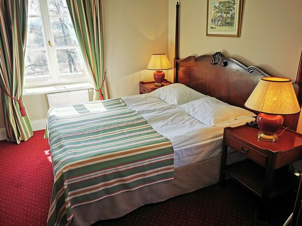 Imagen de la habitación del Hotel Dw&oacute;r Sierak&oacute;w. Foto 16