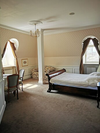Imagen de la habitación del Hotel Dw&oacute;r Sierak&oacute;w. Foto 20