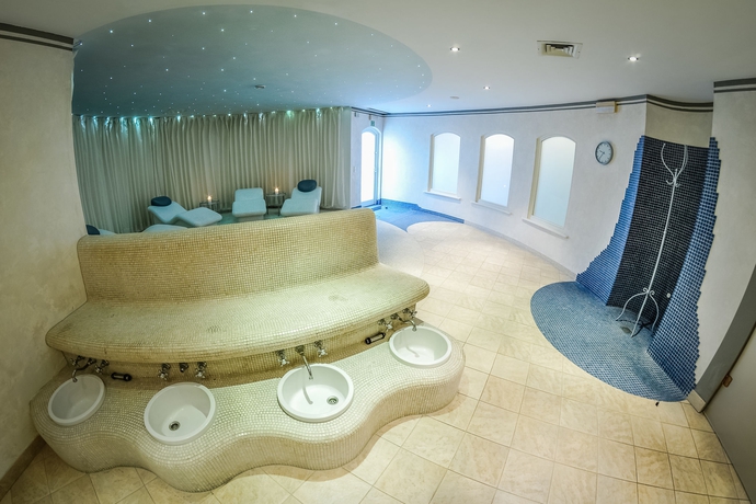 Imagen de la piscina del Hotel Dwor Oliwski City and SPA. Foto 16