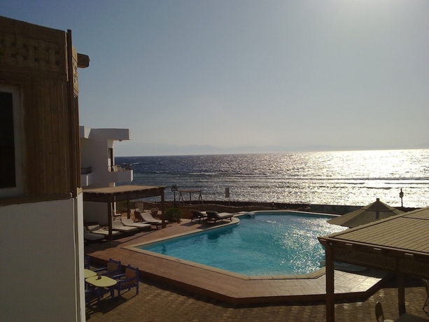 Imagen de la piscina del Hotel Dyarna Dahab. Foto 16