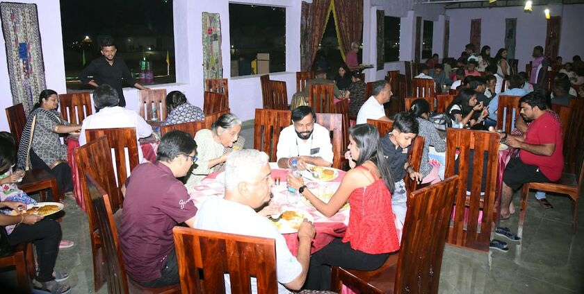 Imagen del bar/restaurante del Hotel Dynasty Desert Camp. Foto 16