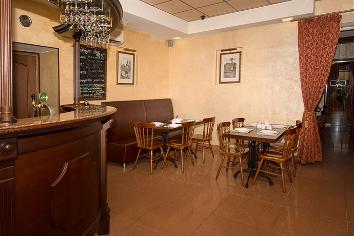 Imagen del bar/restaurante del Hotel Dynasty. Foto 4