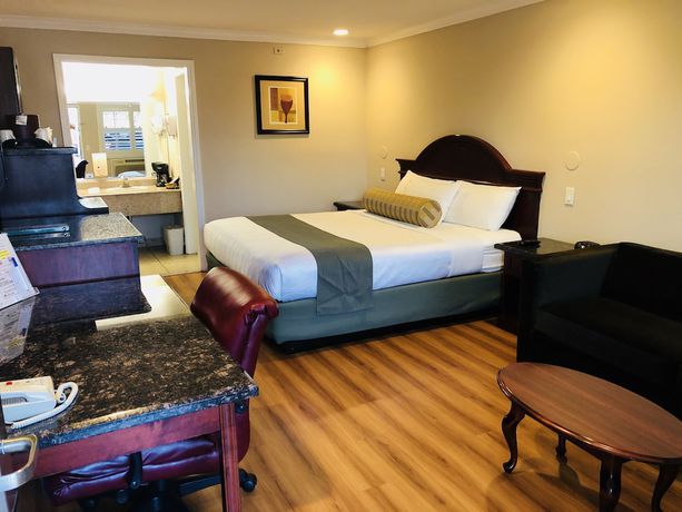 Imagen de la habitación del Hotel Dynasty Suites Riverside. Foto 2