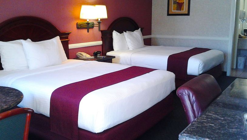 Imagen de la habitación del Hotel Dynasty Suites Riverside. Foto 4