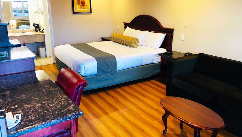 Imagen de la habitación del Hotel Dynasty Suites Riverside. Foto 7